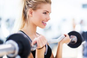 women lifting weights